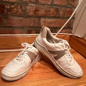 White leather sneakers, size 7
